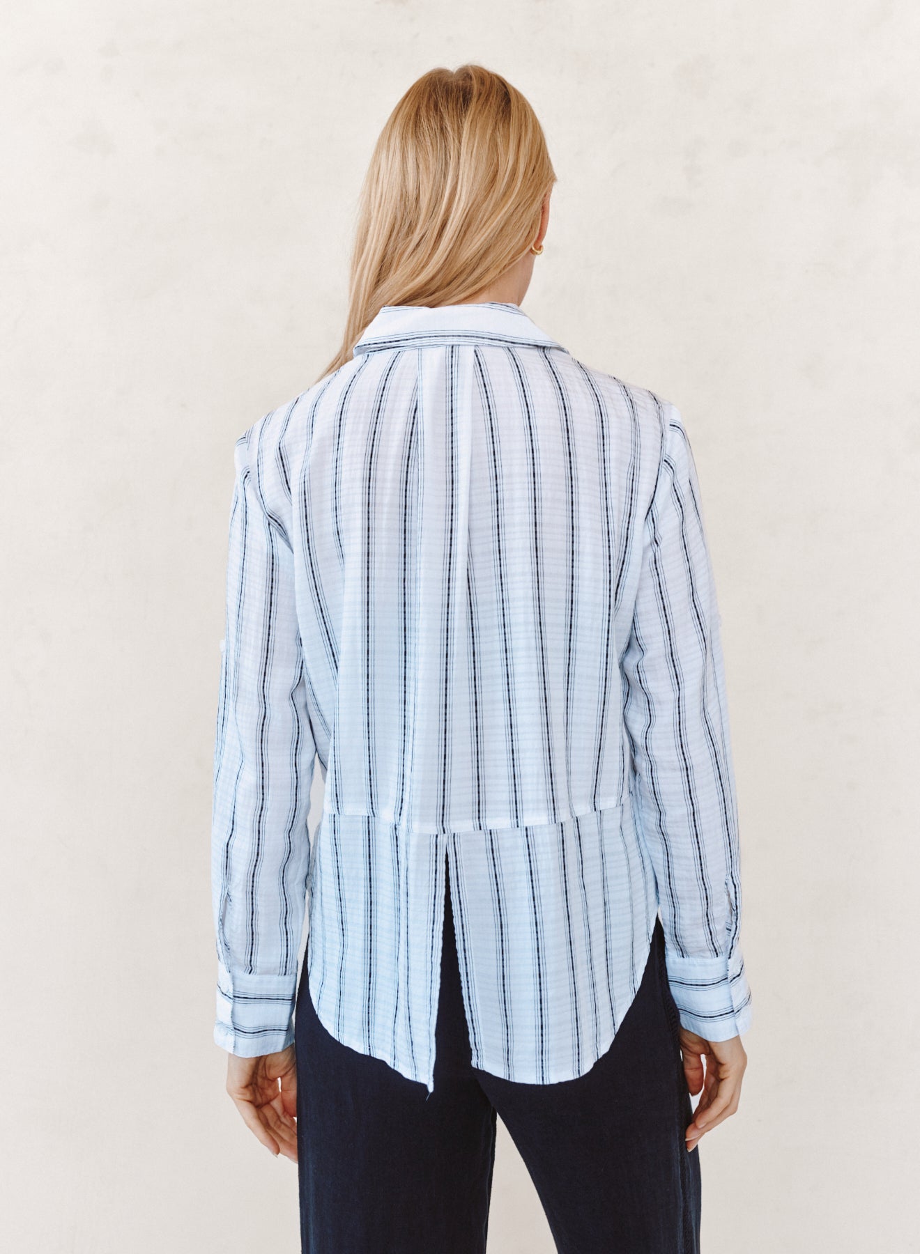 B4176-K48-304 - CLEAN SPLIT BACK BUTTON DOWN SHIRT