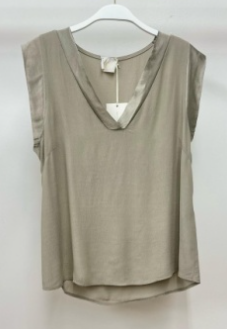 S/S Notch Collar Top