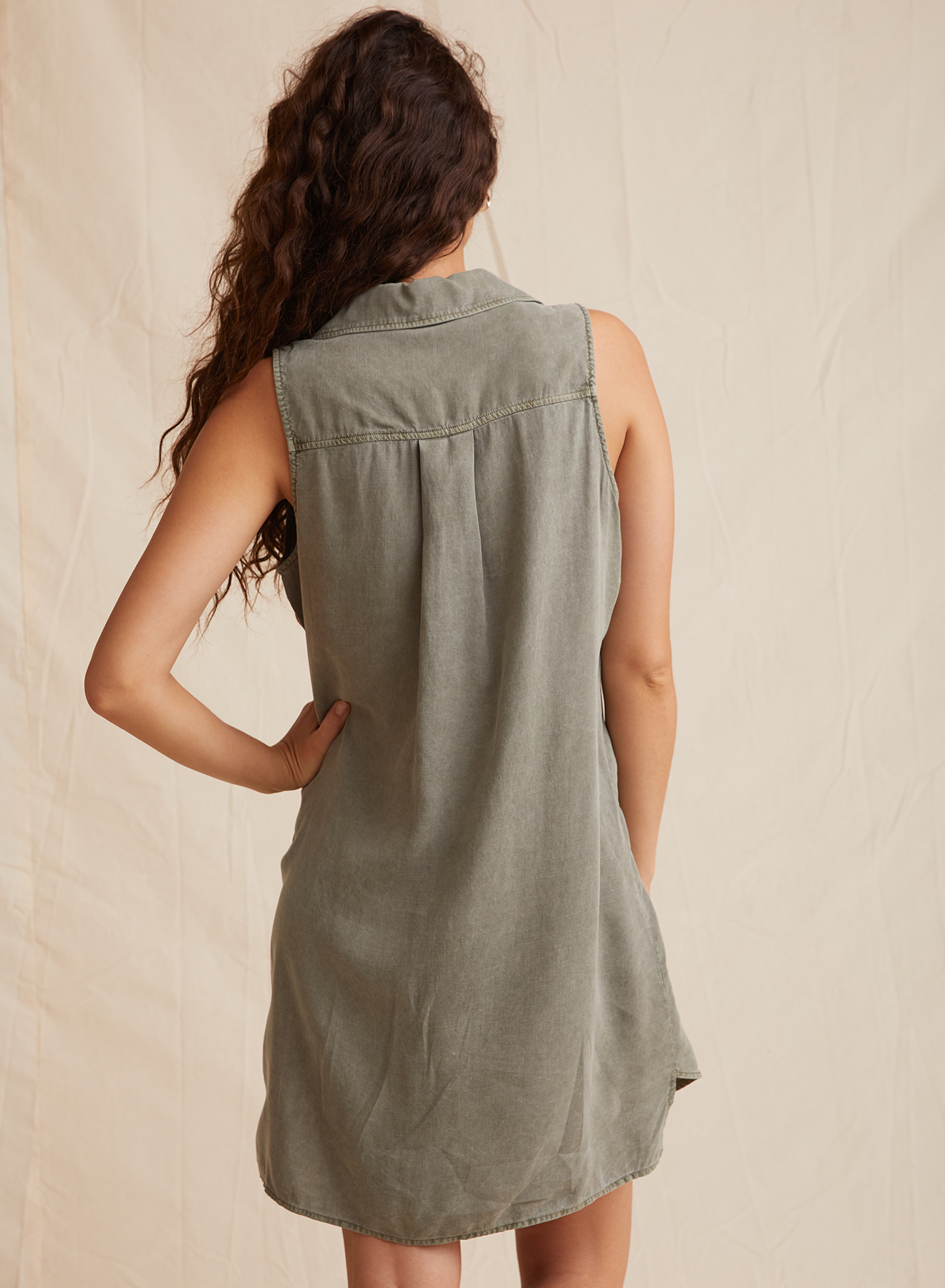 B6691-654-303 - SLEEVELESS A-LINE DRESS