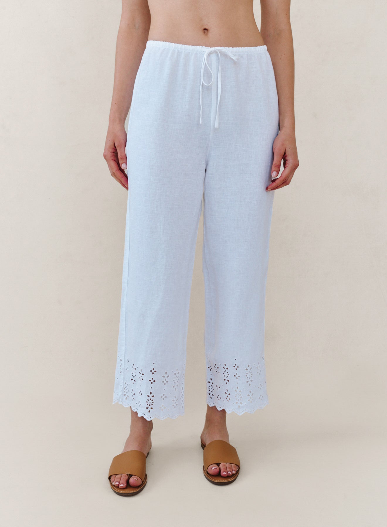 B3335-K74-396 - BEACH CROP WITH EMBROIDERED HEM