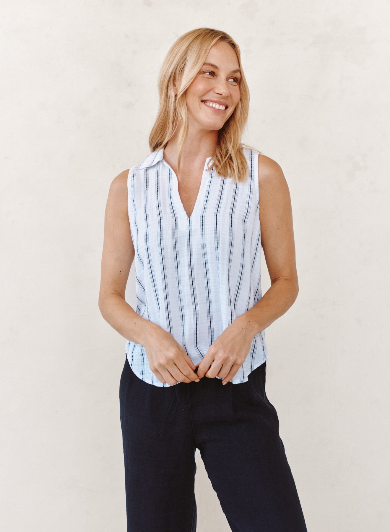 B4292-K48-304 - SLEEVELESS PULLOVER