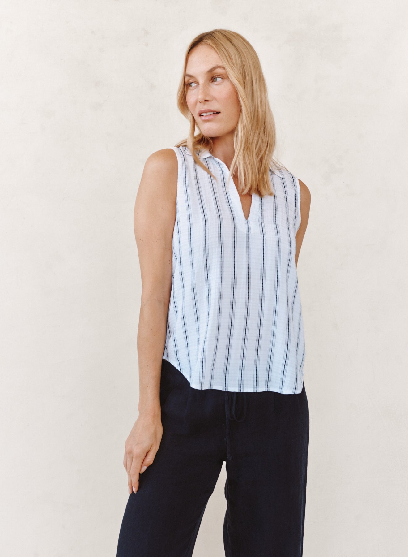 B4292-K48-304 - SLEEVELESS PULLOVER