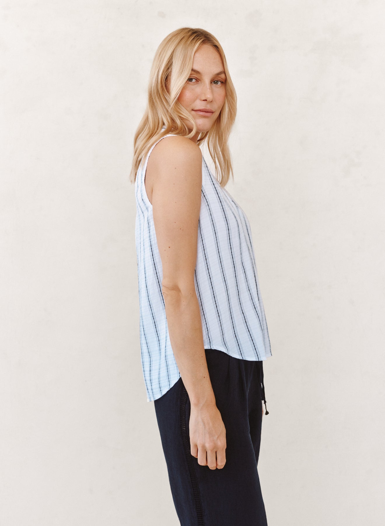 B4292-K48-304 - SLEEVELESS PULLOVER