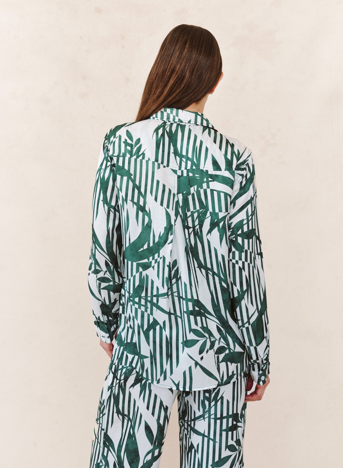 B2027-K59-304 - CLASSIC BUTTON DOWN