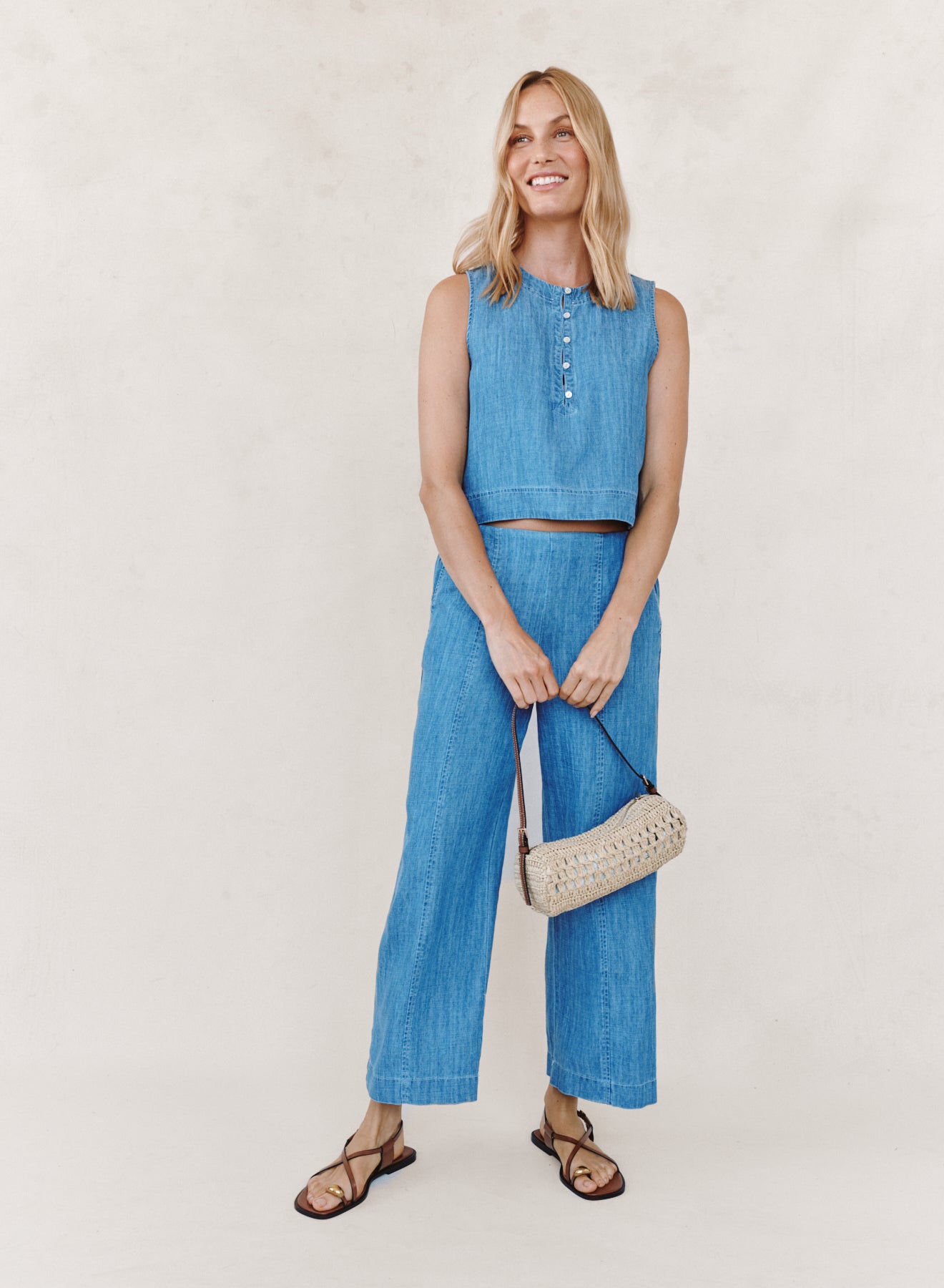 B2171-K75-611 - SLEEVELESS PLACKET PULLOVER