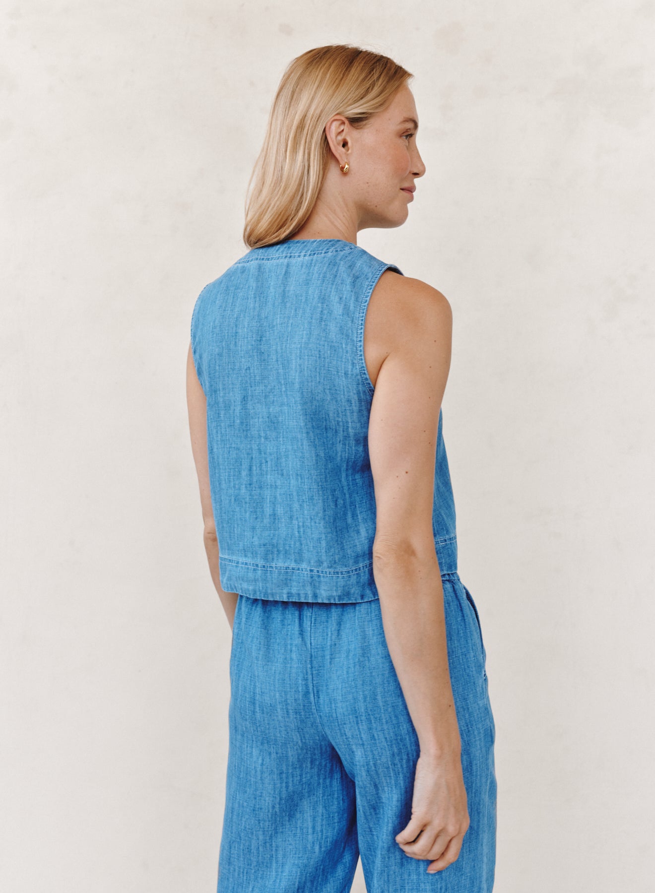 B2171-K75-611 - SLEEVELESS PLACKET PULLOVER