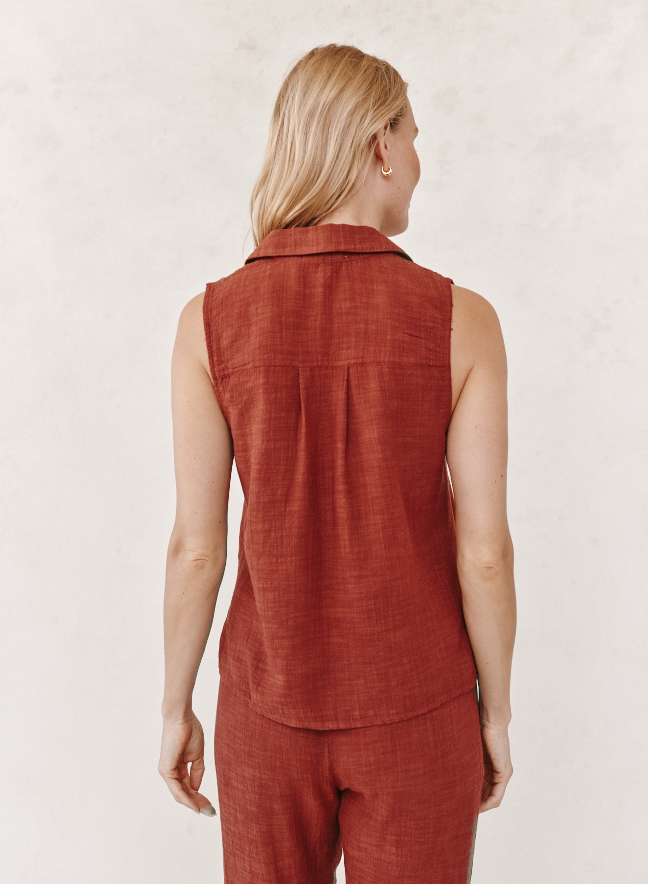 B2177-F94-302 - SLEEVELESS PULLOVER