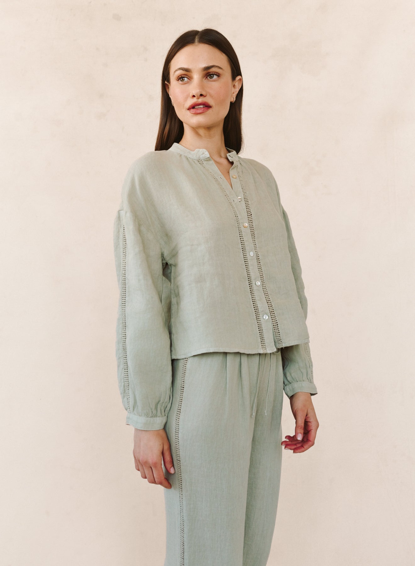 B2482-331-302 - MANDARIN COLLAR TRIMMED BUTTON DOWN