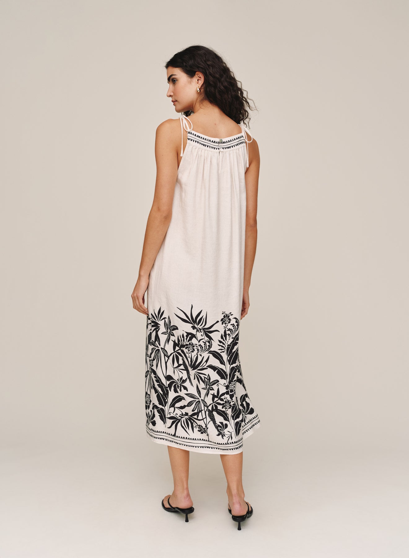 B60004-L26-304 - TIE STRAP MAXI DRESS
