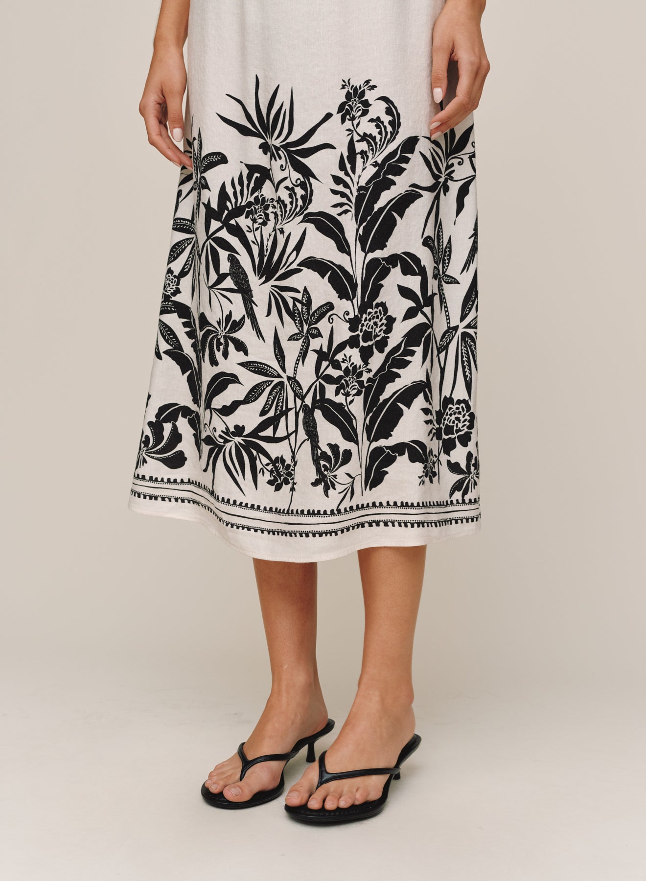 B60004-L26-304 - TIE STRAP MAXI DRESS