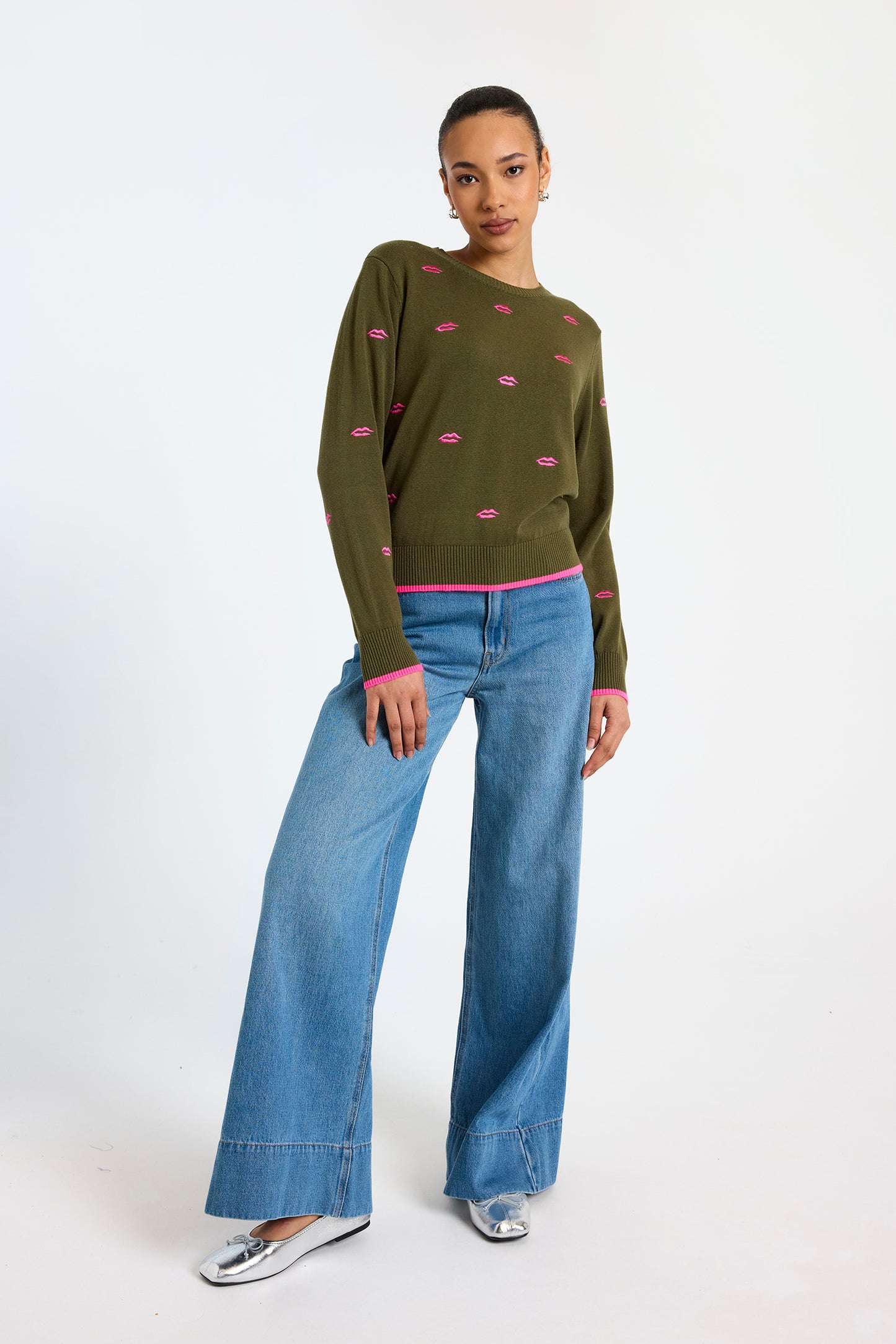 Leila Embroidered Lips Crew