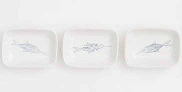 Two Fishes Small Rec Dish Ceramic 5.1"x3.9"